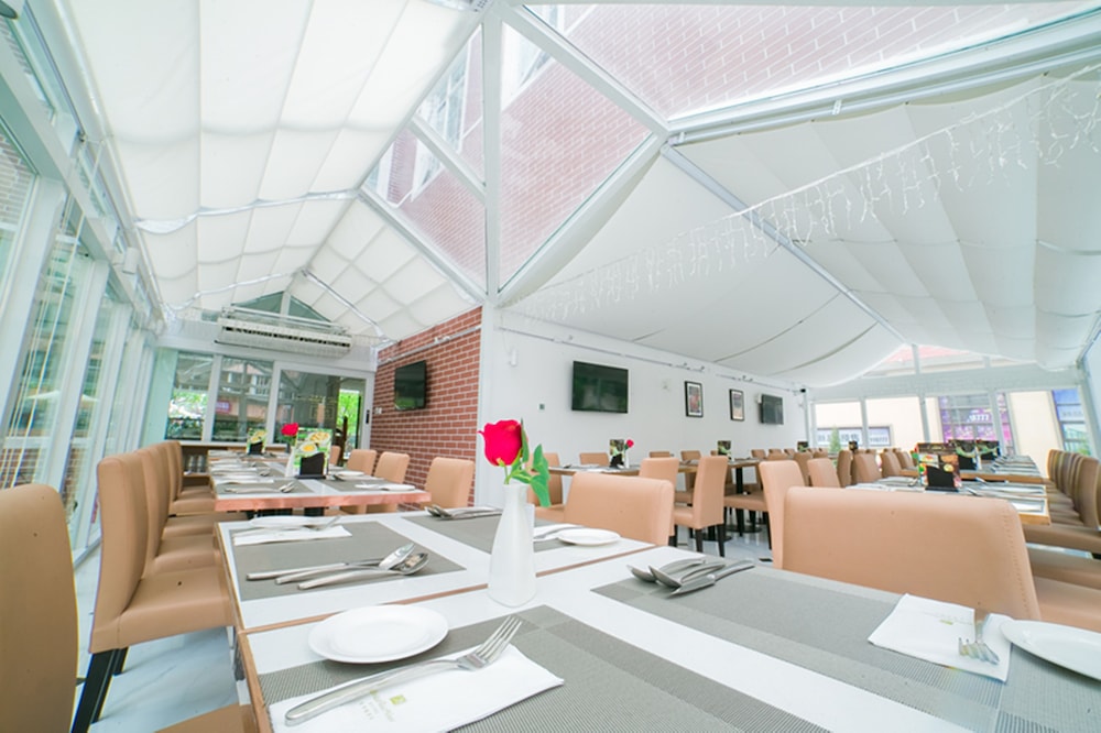 restaurant cafeteria
