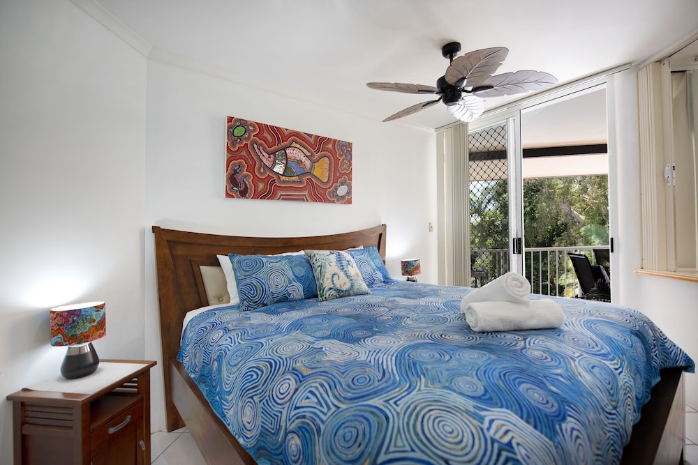 Golden Sands Beachfront Resort 10/70