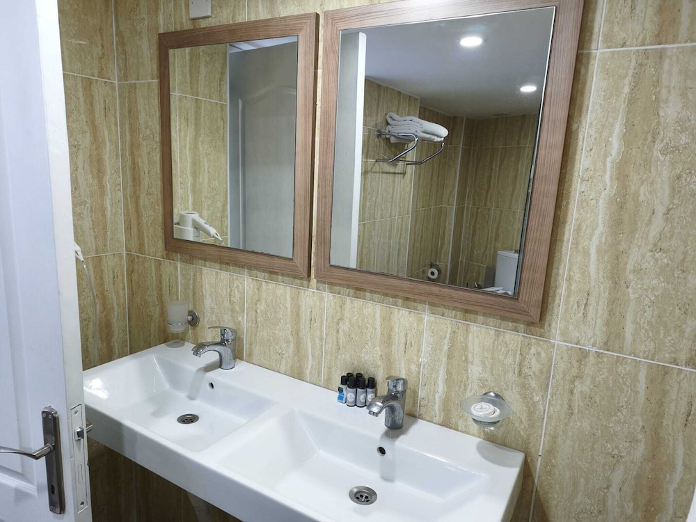 ADA BEACH HOTEL 40/50