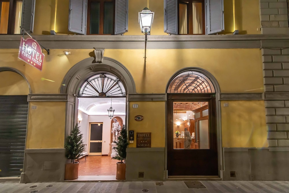 Hotel Porta Faenza 4/87