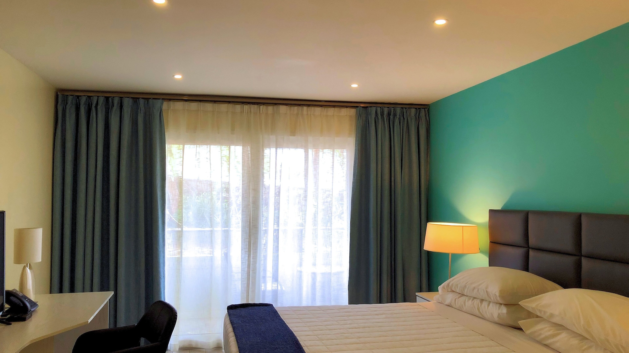 ROOM, KING BED
