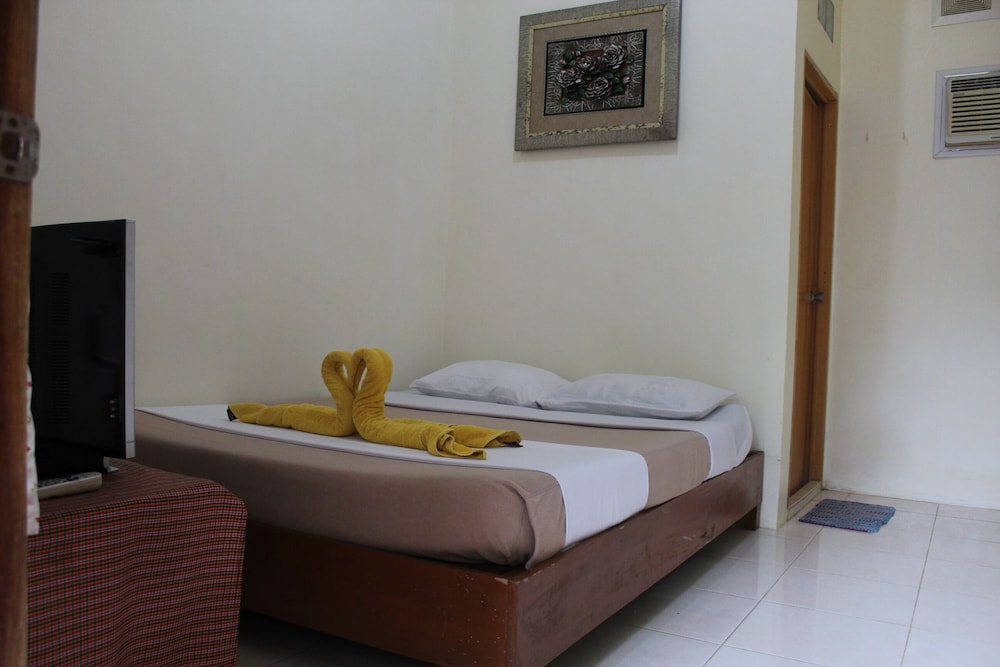 Escurel Inn 4/24
