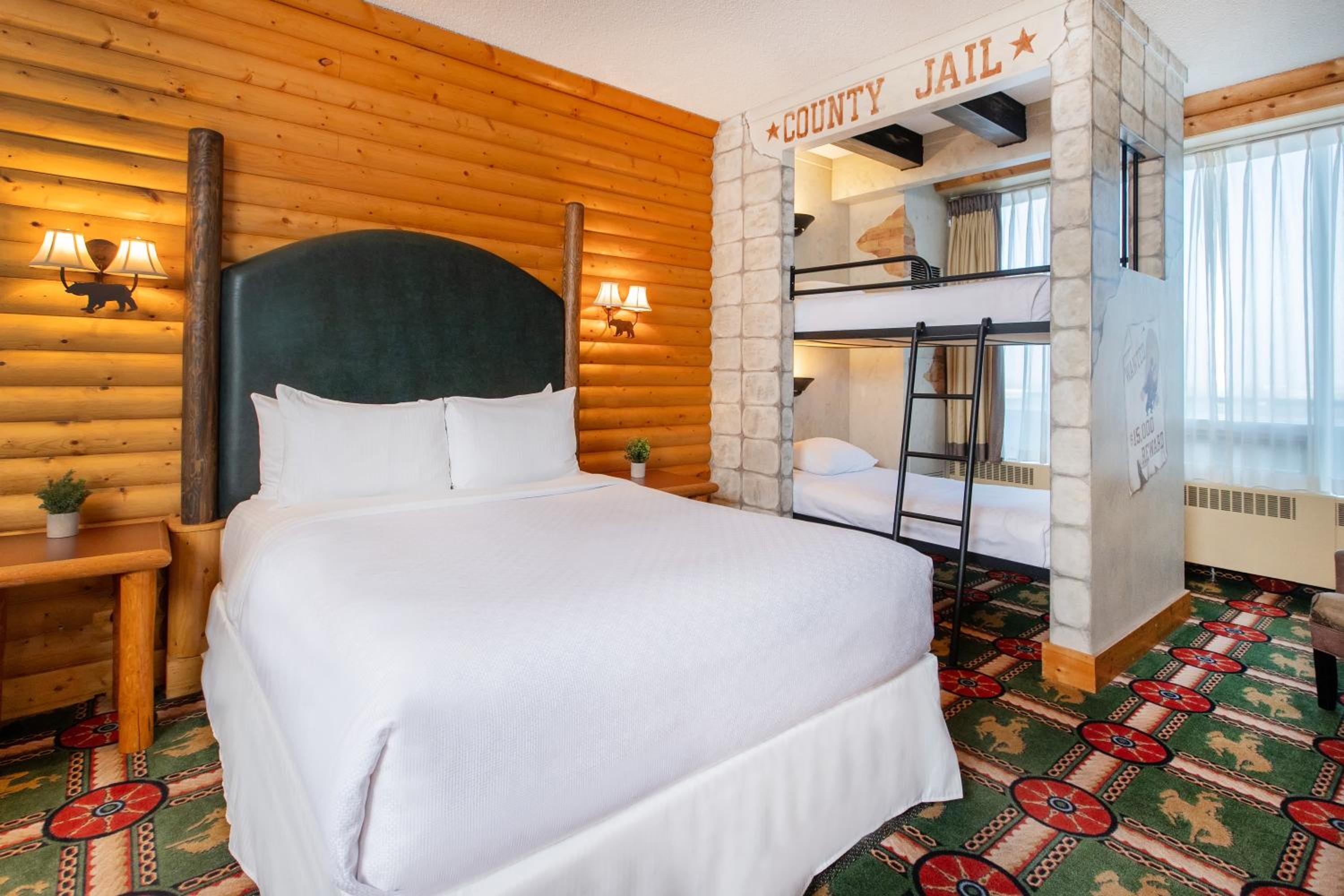 Theme, Western, Family, Bunk Bed, Queen Bed