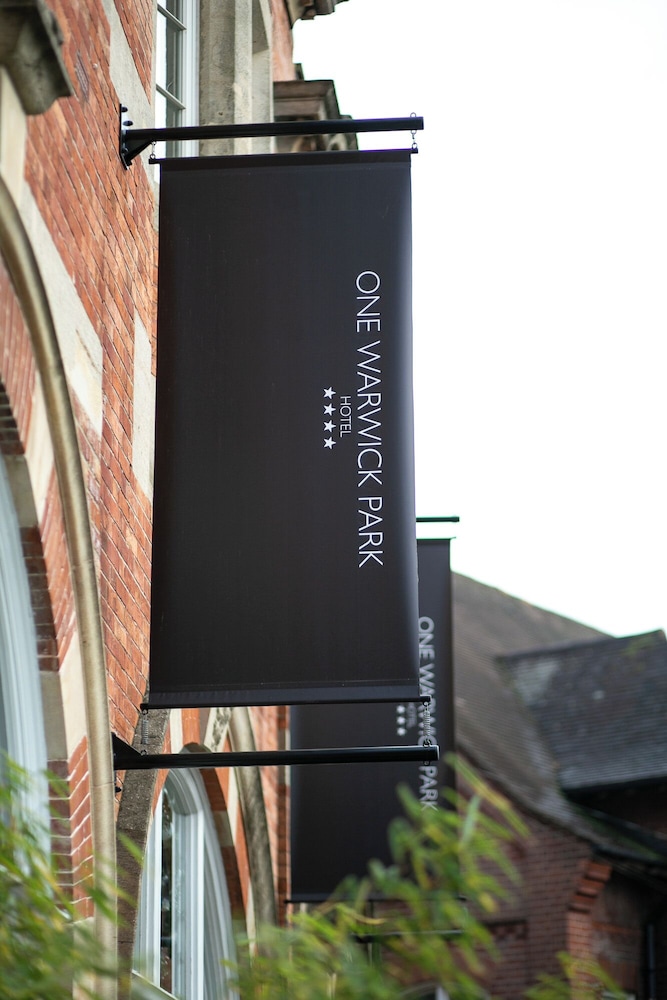 One Warwick Park Hotel 3/50