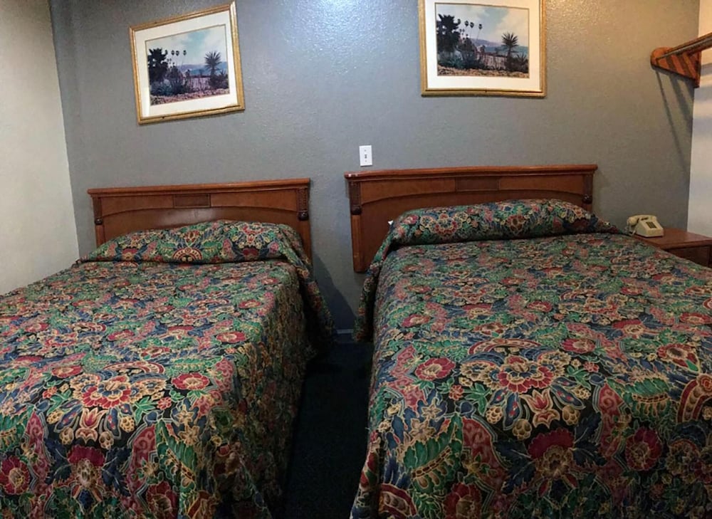 Starlight Inn Canoga Park 35/45