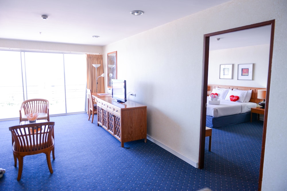Sandy Spring Hotel 61/71