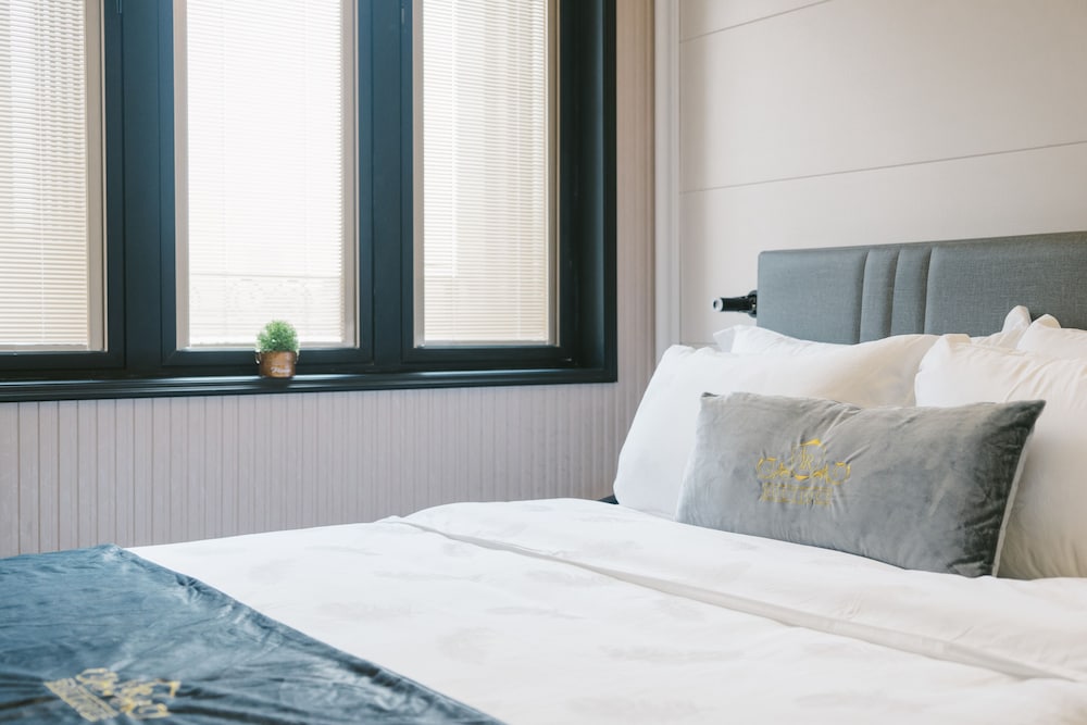 EXECUTIVE, DOUBLE BED