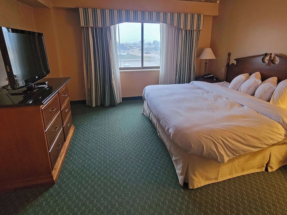 ROOM, KING BED, ACCESSIBLE