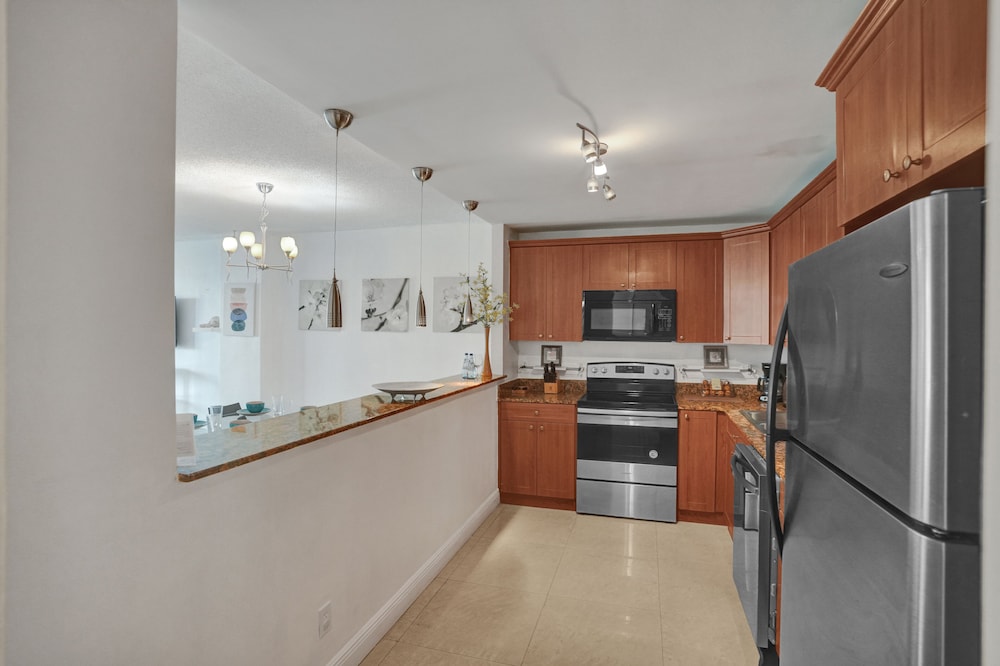 Ocean Reserve OceanView Sunny Isles Luxury Condos 32/50