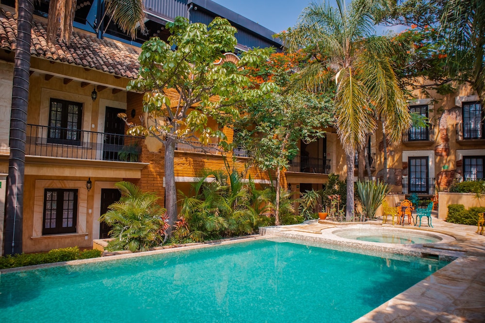 Hotel La Casa de Adobe 74/76