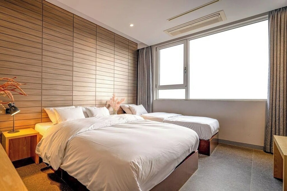 SEMI ROOM, FAMILY, SUITE