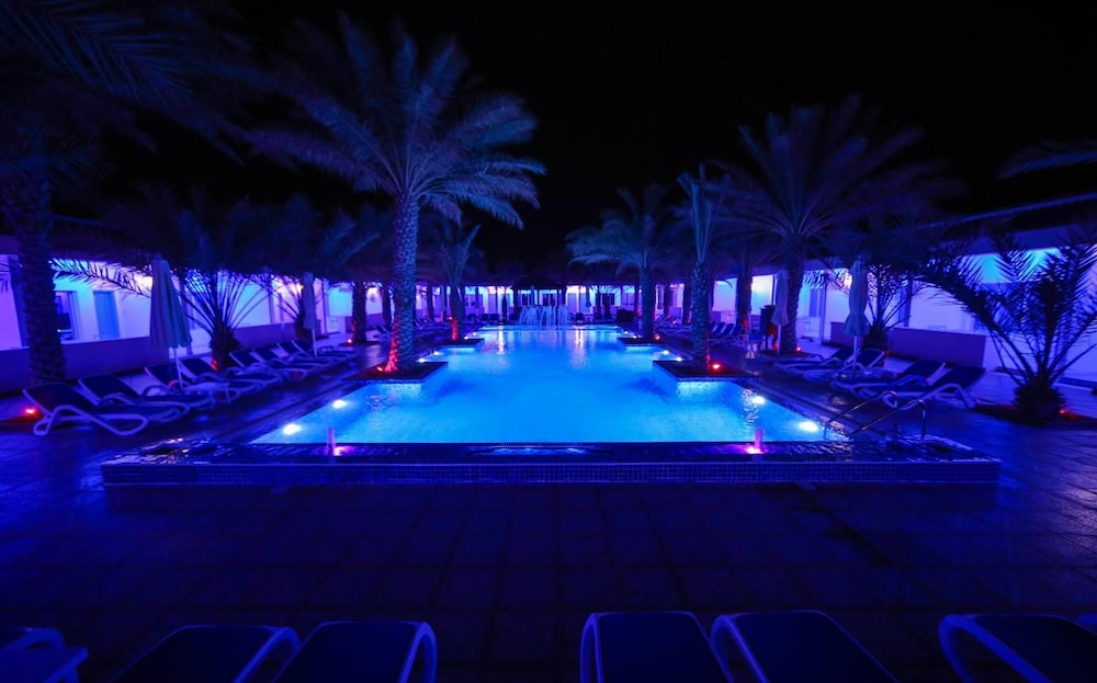 Fujairah Hotel and Resort 28/33
