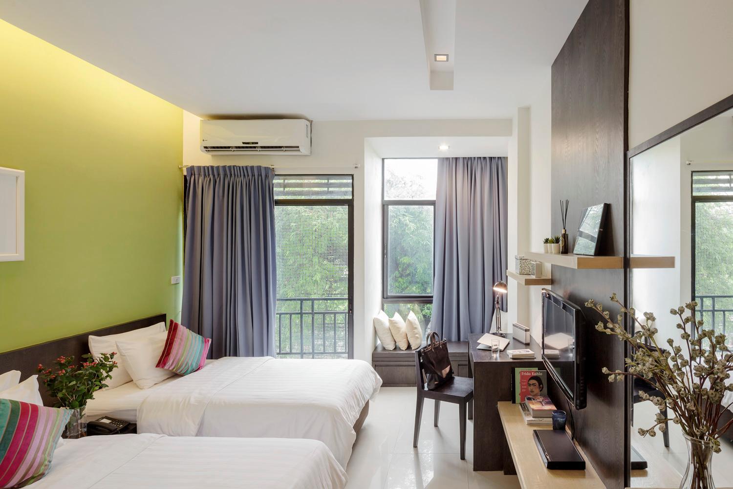 DELUXE, DOUBLE BED