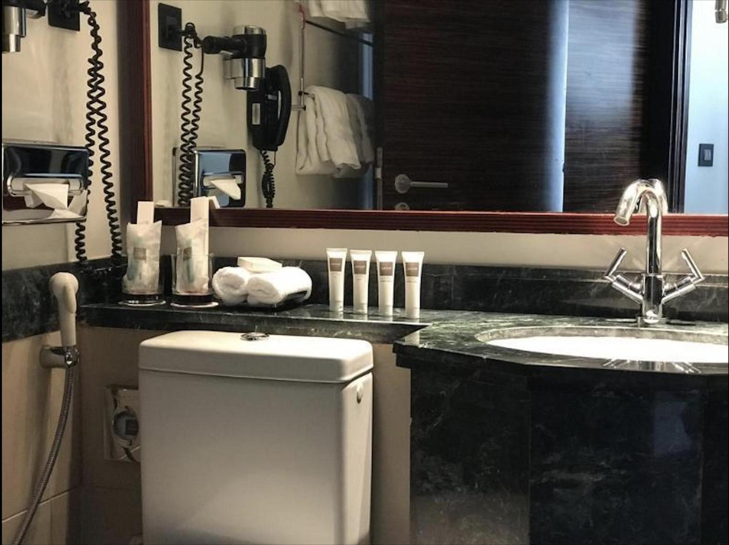 غرفة كلاسيكية بسريرين منفصلين بإطلالة على الكعبة، فندق مكة سويس أوتيل(Swissotel Makkah) 5/7