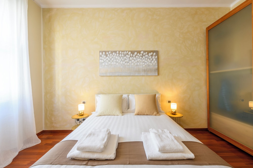 Milan Royal Suites Luxury Apartments 10/50