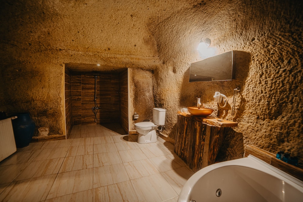 Helios Cave Hotel 25/50