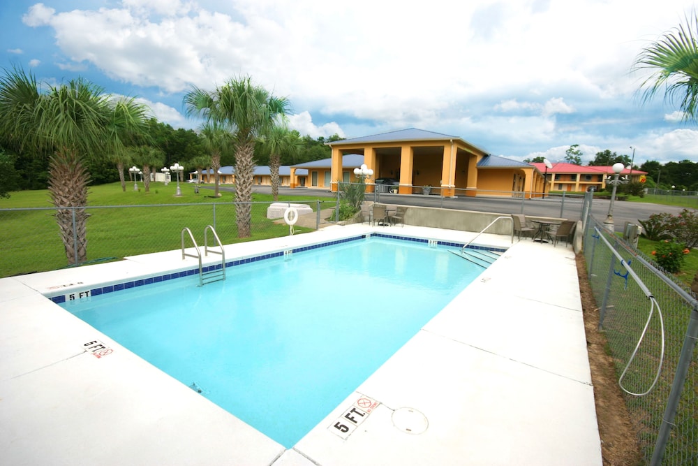 Days Inn by Wyndham DeFuniak Springs 11/19