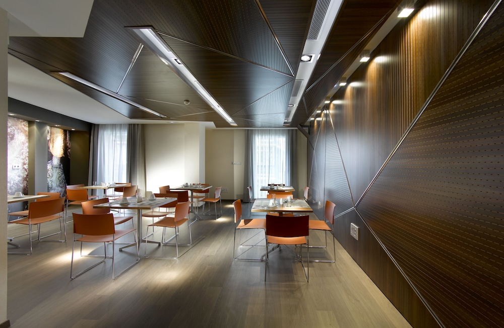 Bibo Suites Hotel 44/54