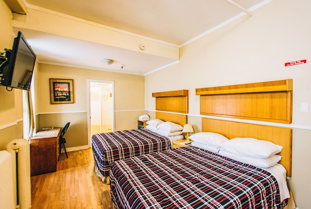 ROOM, 2 DOUBLE BEDS, PRIVATE BATHROOM