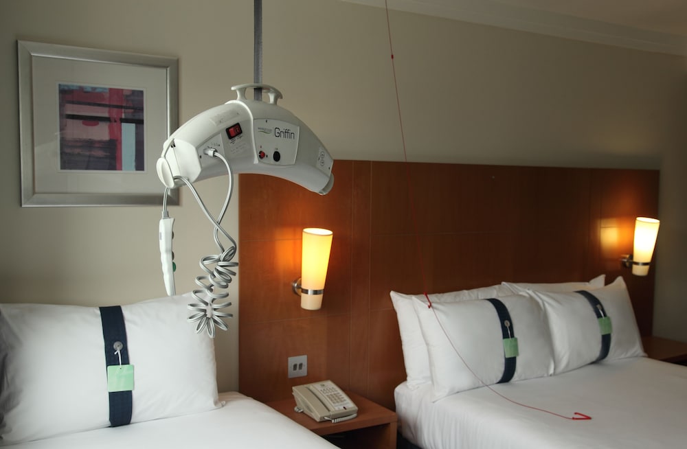 HOLIDAY INN CARDIFF CITY CENTRE 31/64