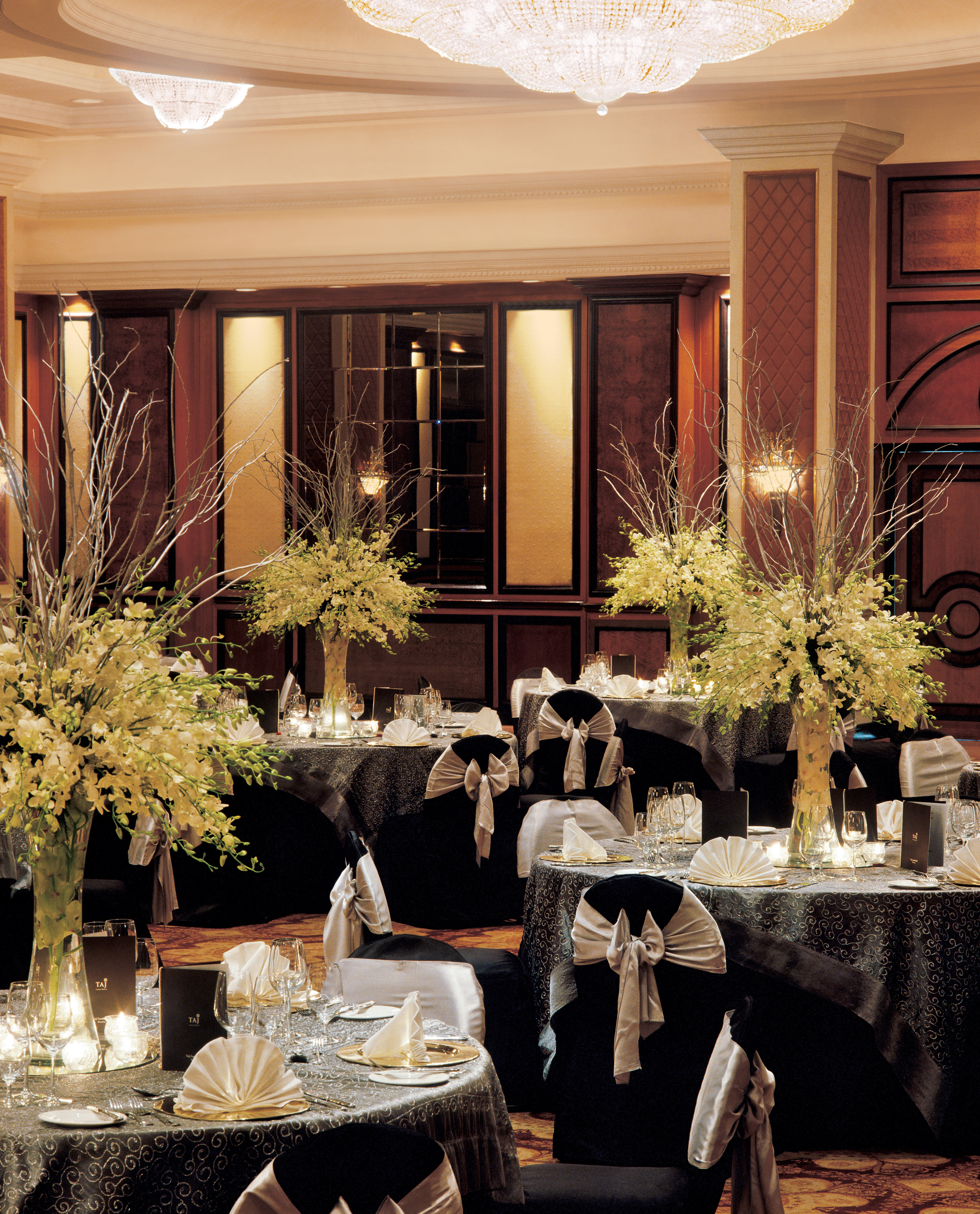 TAJ LANDS END 9/84