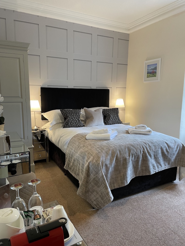 Wheatlands Lodge Bed Breakfast 16/65