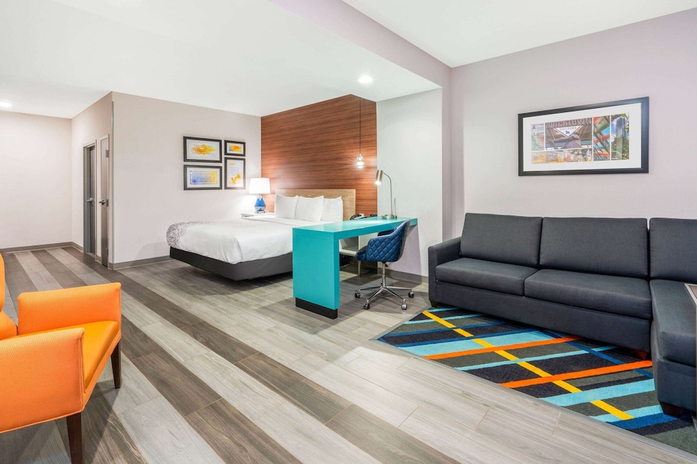 La Quinta Inn & Suites by Wyndham Oklahoma City Airport 37/50