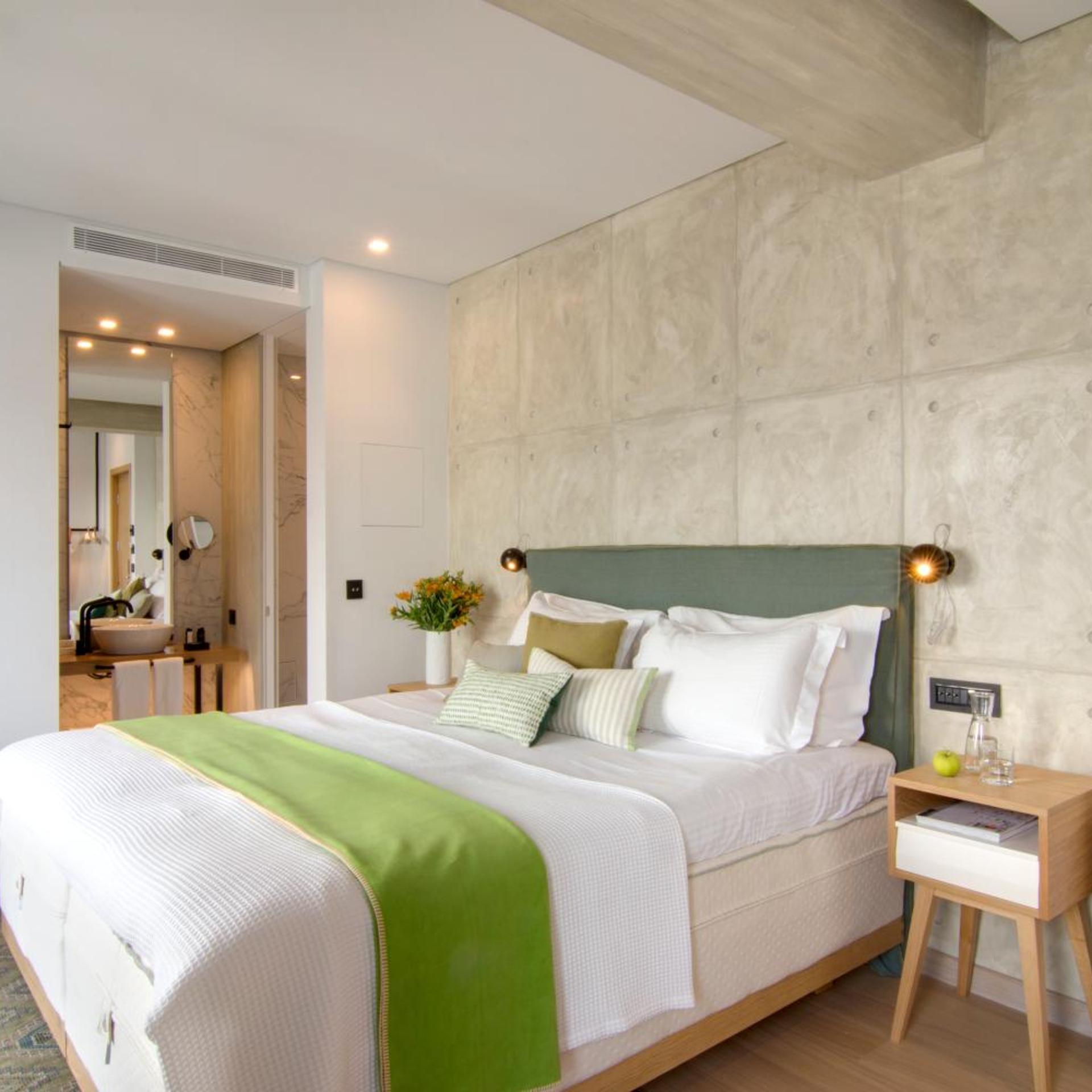 Athenian, Suite