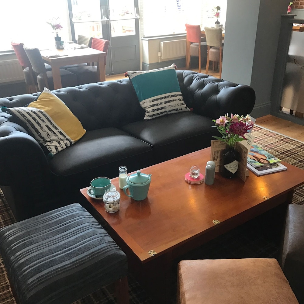 Strawberry Bank Hotel, NEC 30/47