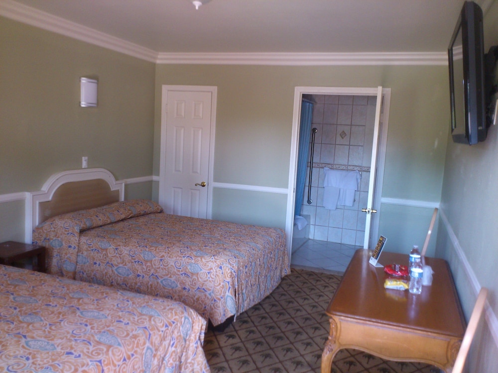 Santa Ana Travel Inn 19/40