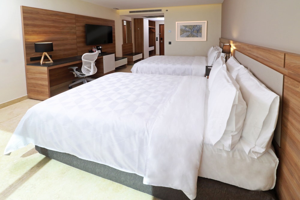Holiday Inn and Suites Puerto Vallarta Marina and Golf 29/78