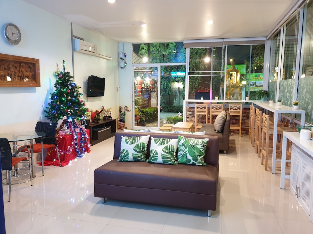 Friend's House Resort 40/45