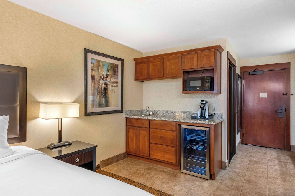 غرفة ديلوكس كبيرة بسرير كينج، Lloyd Hotel Astoria Bayfront, Ascend Hotel Collection, OR 6/8