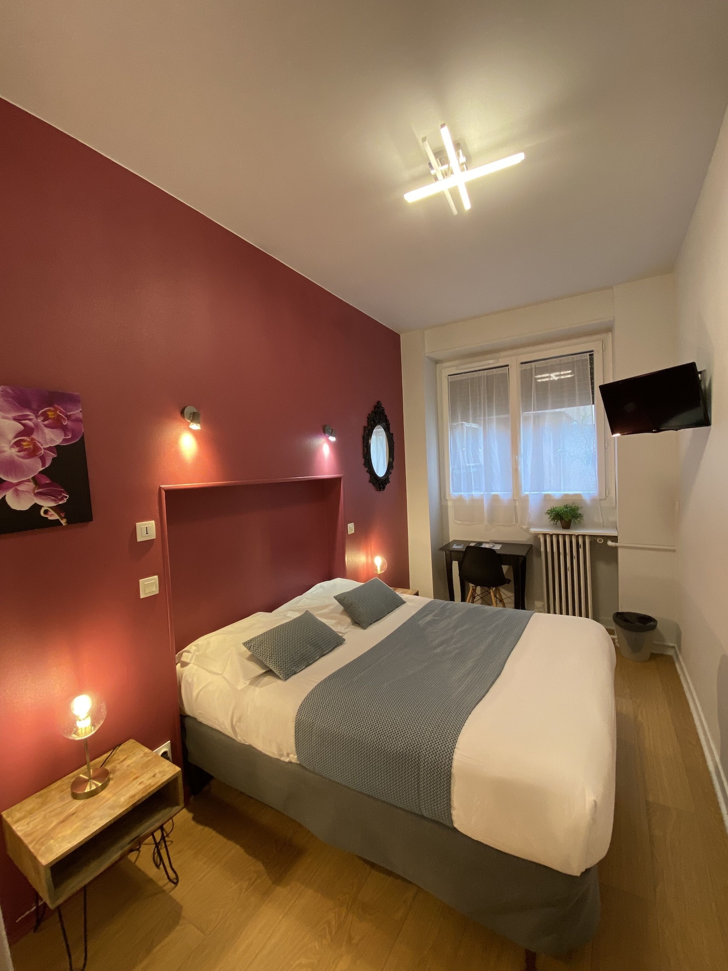 ROOM, DOUBLE BED, BATHTUB, GROUND FLOOR