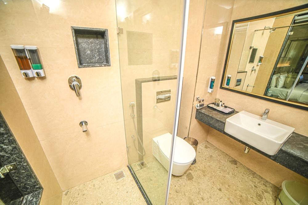 GRAND PALACE HOTEL AND SPA 46/50