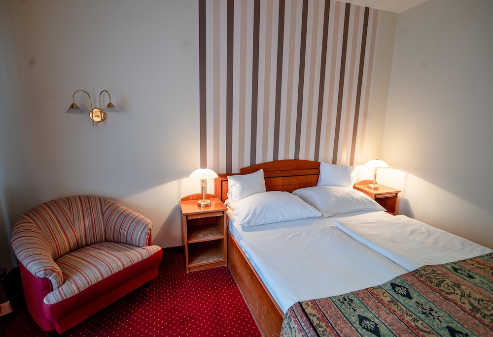 Erzsebet Hotel 28/46