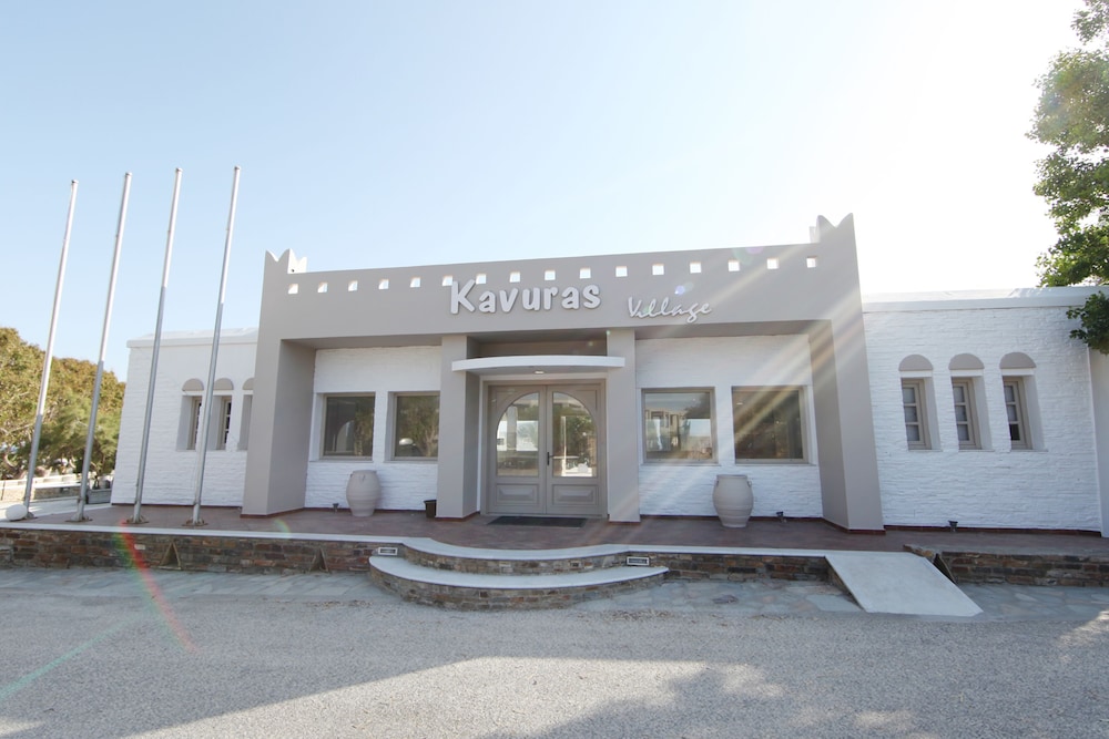 Kavuras Village Hotel & Suites in Stelida