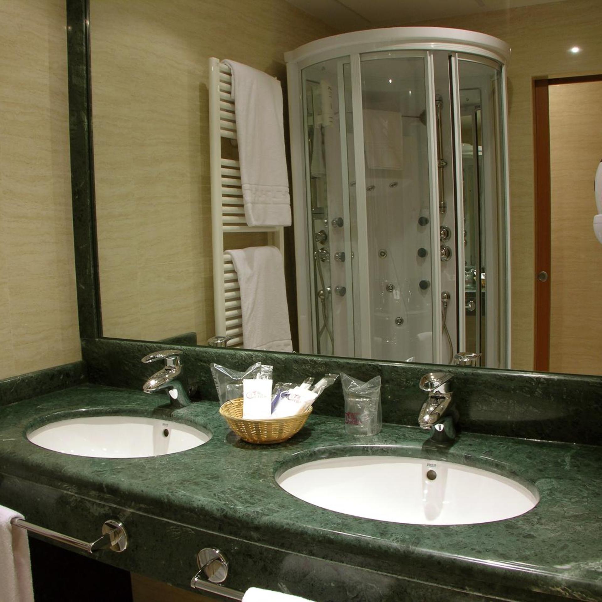 غرفة بسرير مزدوج مع سرير إضافي، Hotel Ii Castillas Avila 6/6