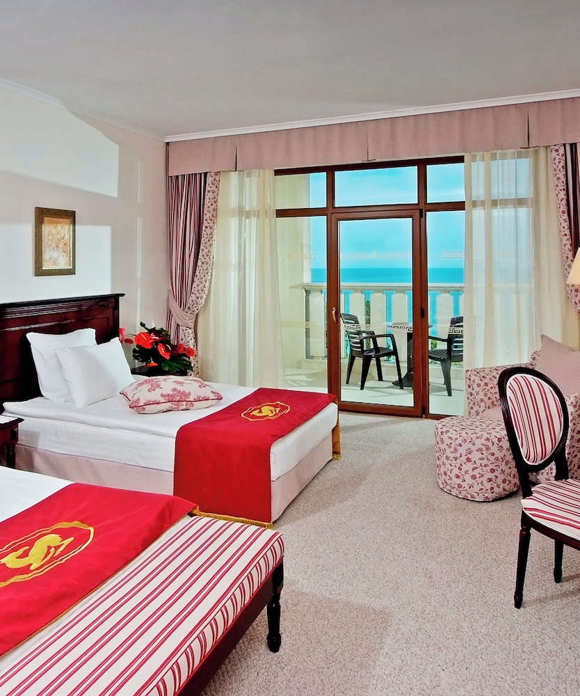 The Level, Twin Beds, Sea View