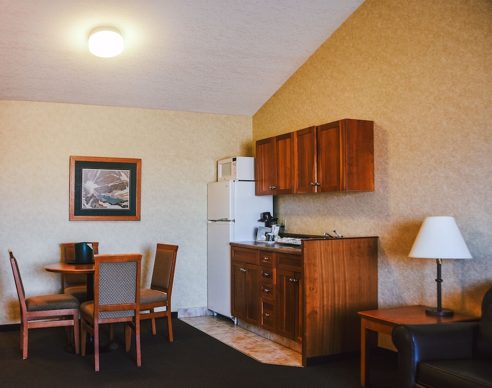 Stony Plain Inn & Suites 37/44
