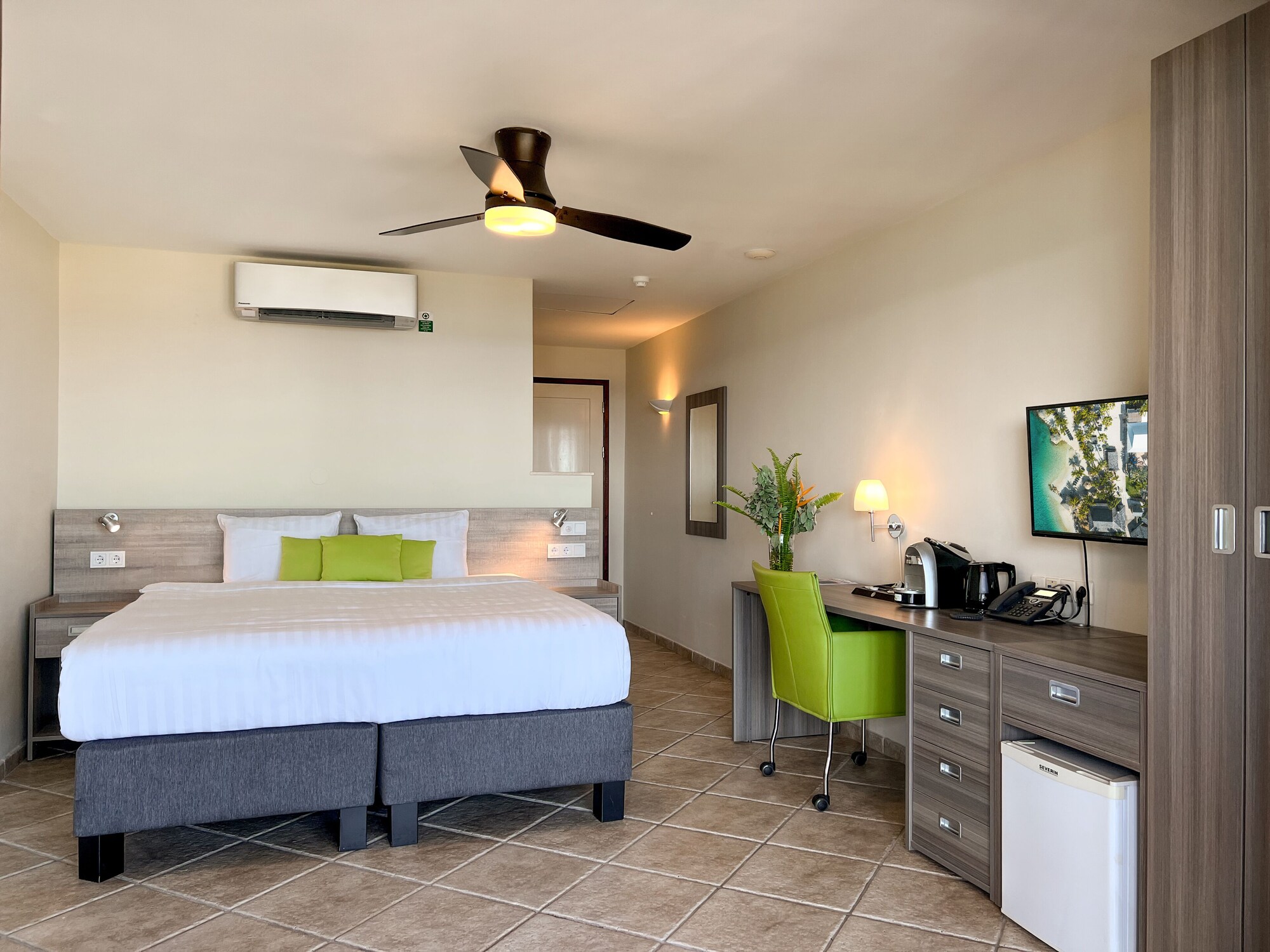 Room, King Bed, Ocean Front، Lions Dive Beach Resort Curacao 5/10