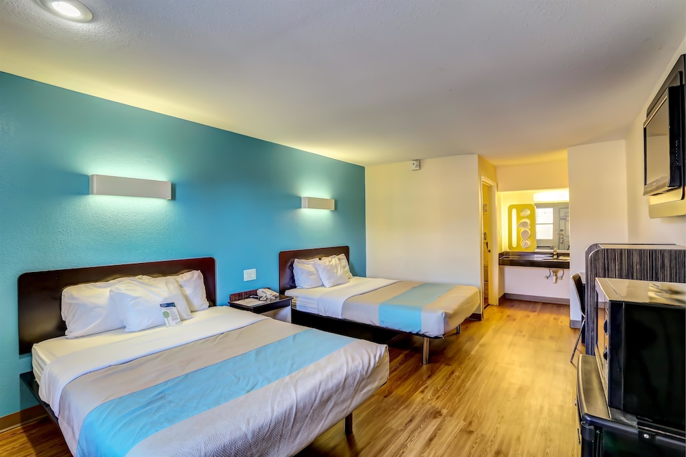 Motel6 Dickson, TN 12/59