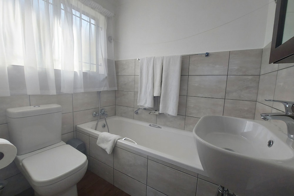 Hermanus Beach Club 44/50