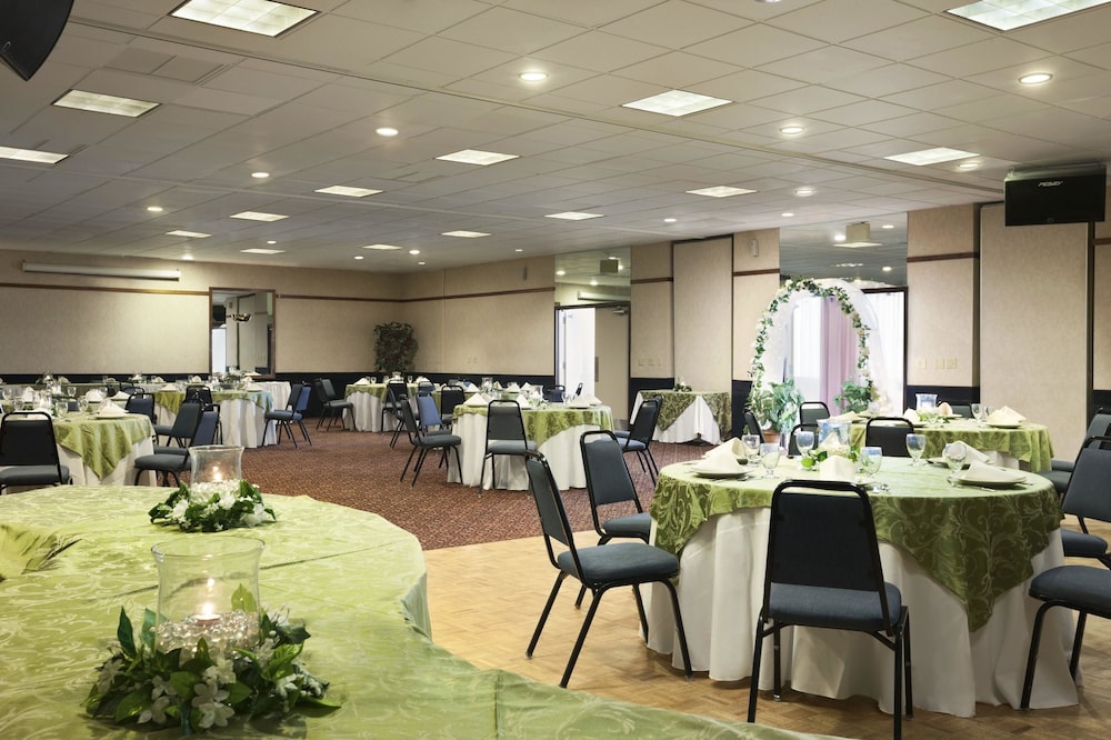 Bangor Grande Hotel and Conference Center 52/58
