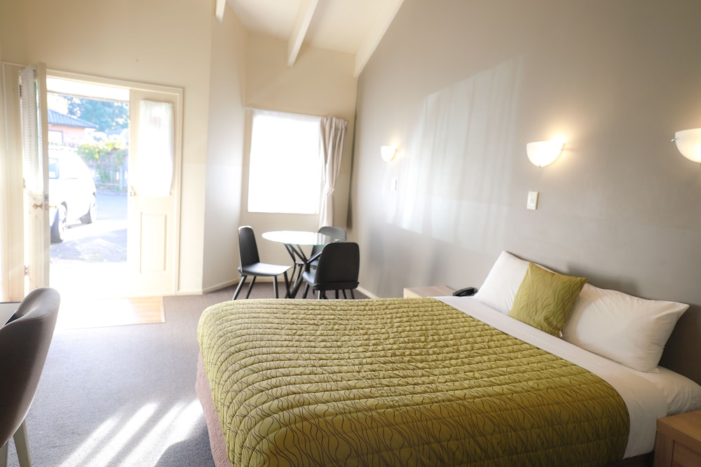 Airport Manor Inn 25/66