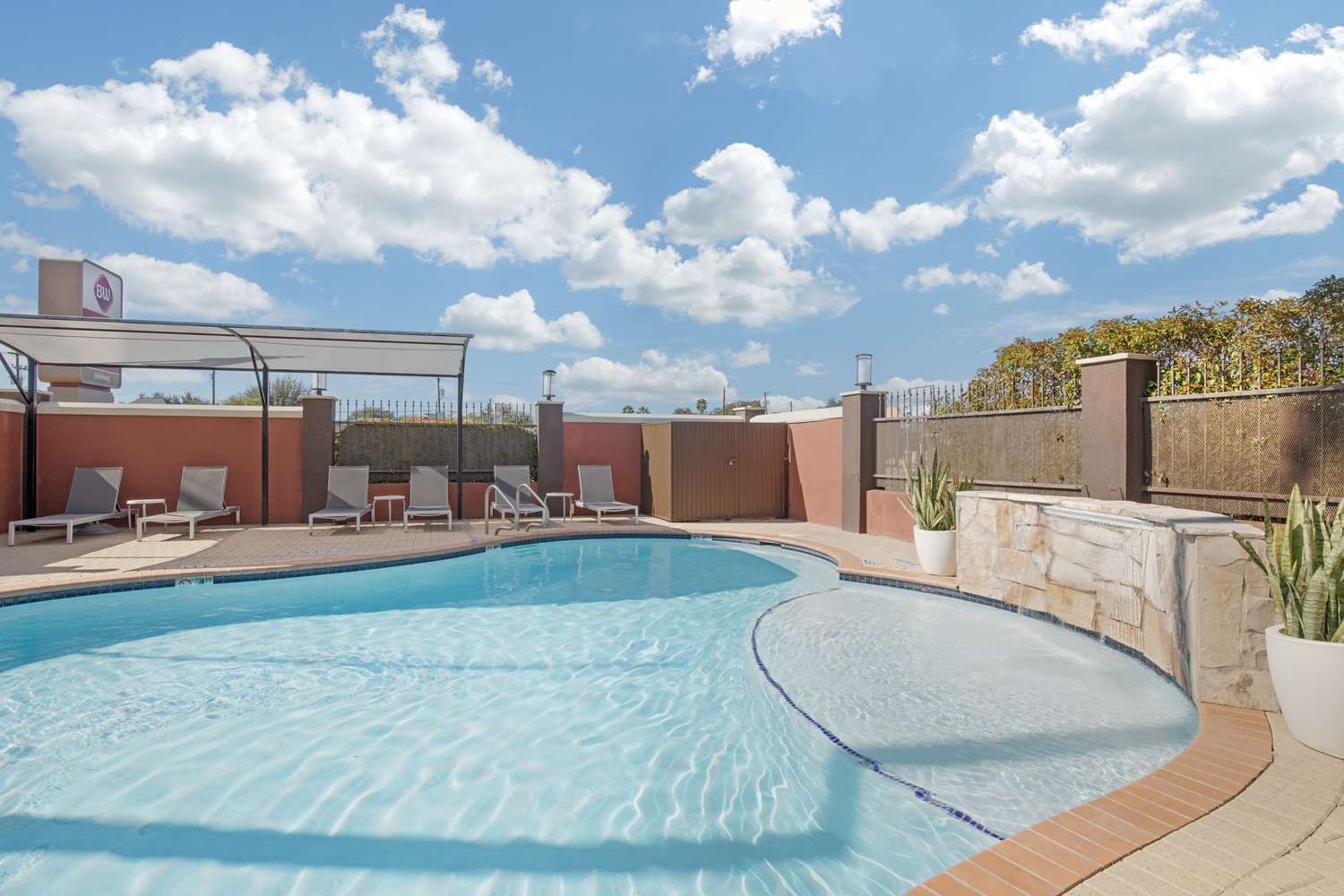 Best Western Plus Edinburg Inn & Suites 15/16
