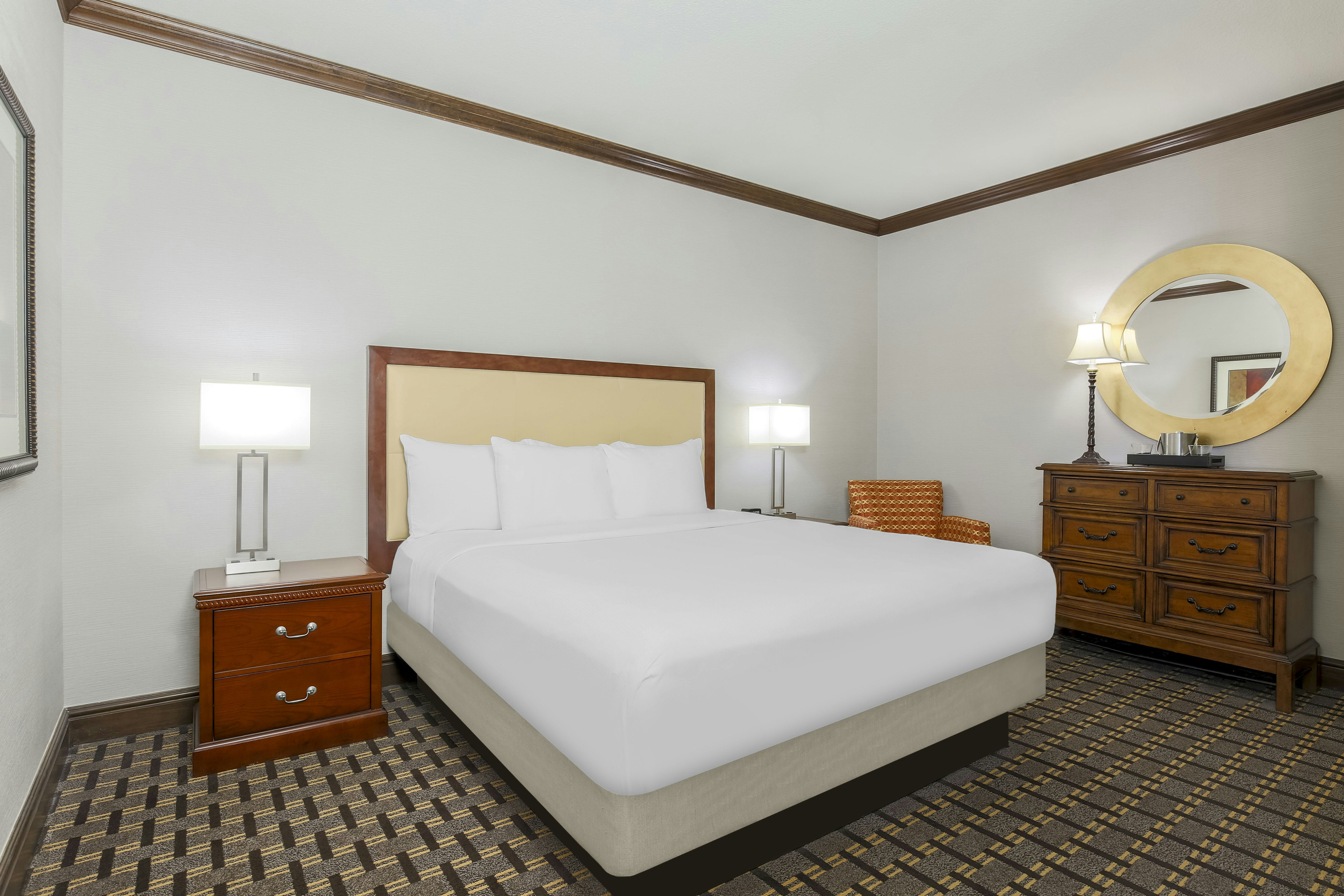 JUNIOR SUITE, KING BED, ACCESSIBLE
