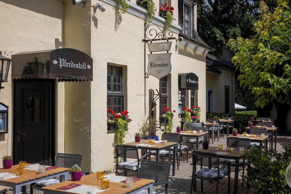 Parkhotel Schloss Hohenfeld (Parkhotel Hohenfeld) 58/65
