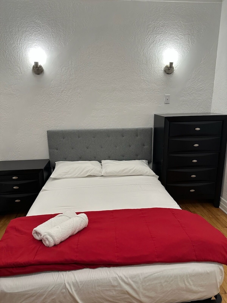 STANDARD, DOUBLE BED, CITY VIEW