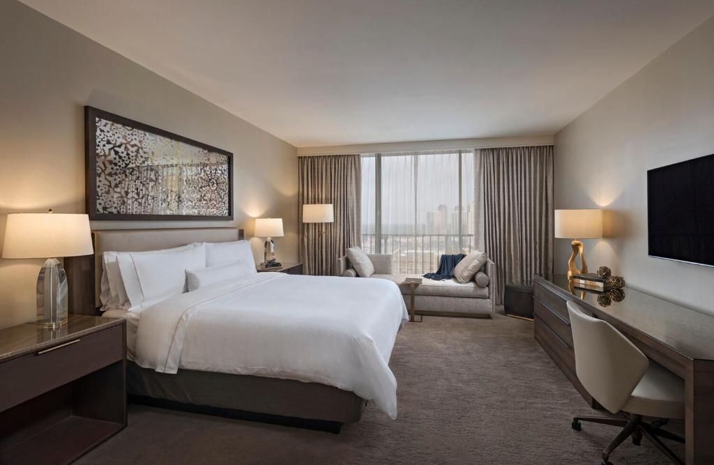Presidential, Suite, King Bed, Sofa, Concierge Level